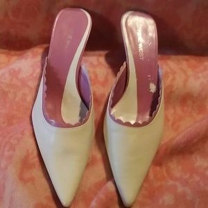 9M Nine West White Leather Pink Trim Mules